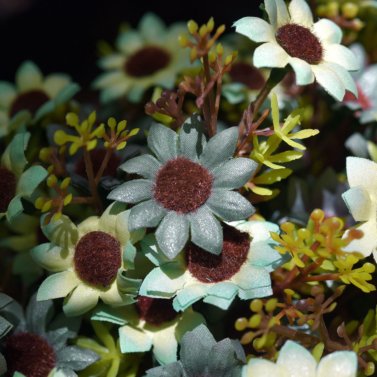 FiveSeasonStuff Daisy Silk Flowers, Outdoor Artificial Flowers Arrange