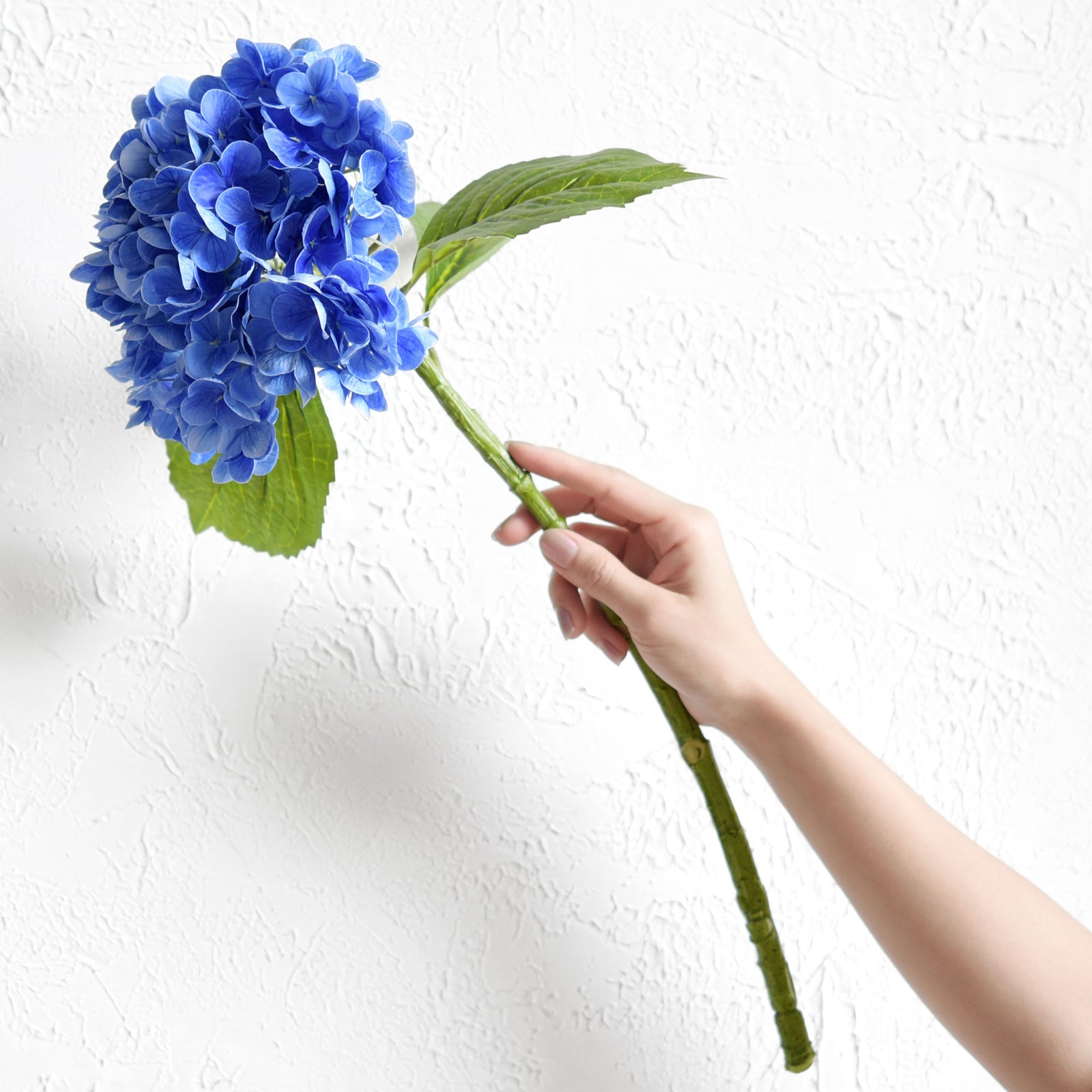 FiveSeasonStuff 2 Stems Real Touch Petals and Leaves Artificial Hydrangea Flowers Long Stem Floral Arrangement | for Wedding Bridal Party Home Décor DIY Floral Decoration (Blue Ocean)